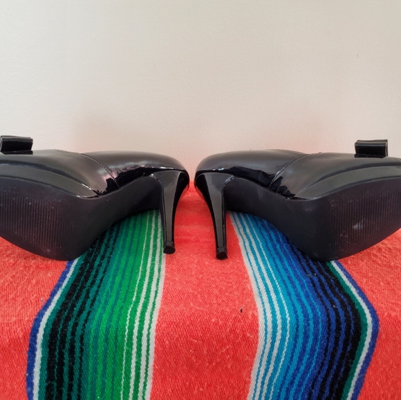 Guess black patent leather heels size 7. - Picture 5 of 7